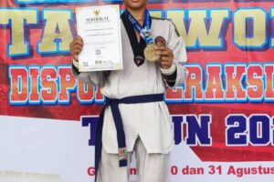 Rehan, Pelajar SMPN 9 Kota Tangerang Raih Medali Emas di Kejuaraan Taekwondo Dispora Beraksi 2025 Kategori Semi Prestasi