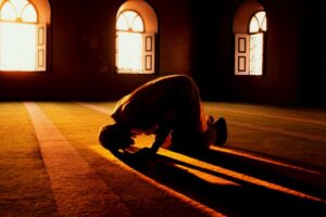 apakah Al-Qur’an menyebut secara langsung bahwa salat wajib itu lima waktu?